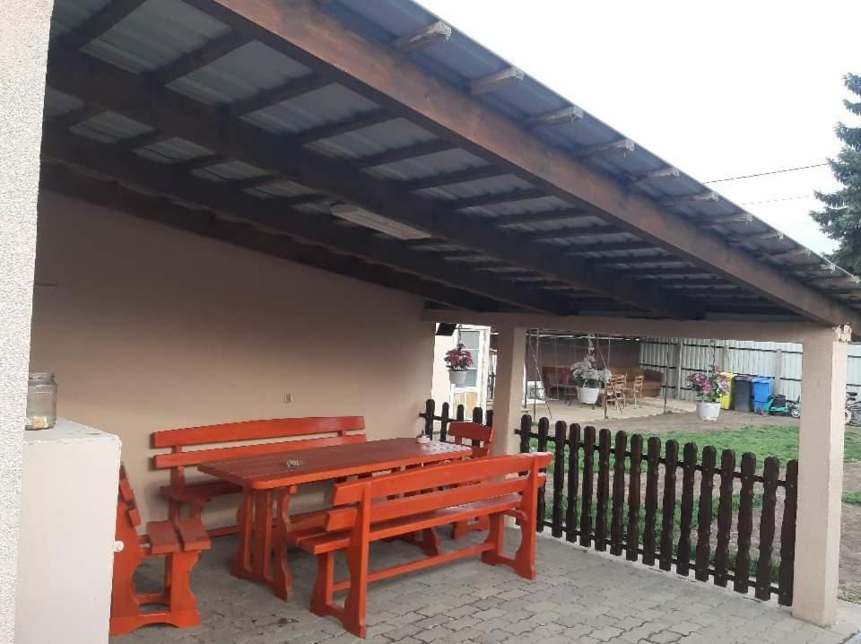 Viktoria Vendeghaz Apartment Miskolc Luaran gambar