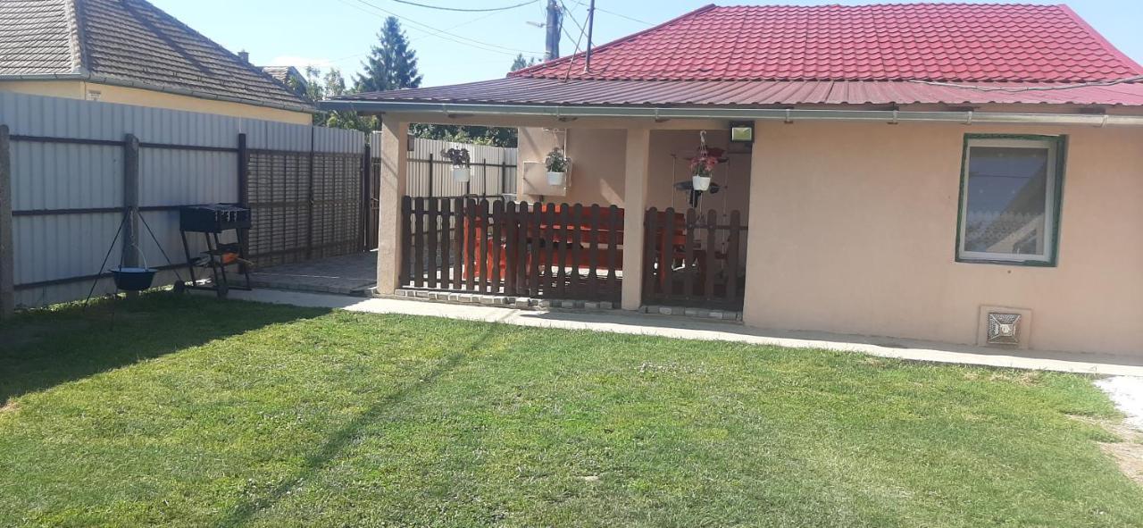 Viktoria Vendeghaz Apartment Miskolc Luaran gambar